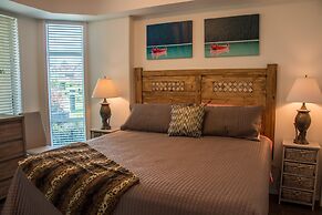 Sunset Waterfront Resort by DKRA