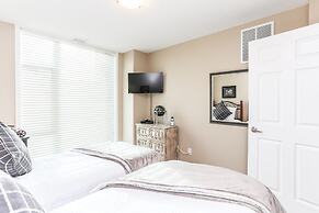 Sunset Waterfront Resort by DKRA