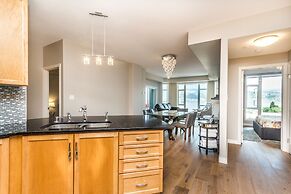 Sunset Waterfront Resort by DKRA