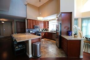 Sunset Waterfront Resort by DKRA