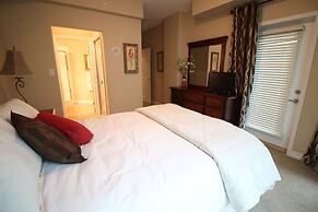 Sunset Waterfront Resort by DKRA