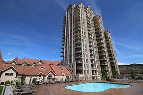 Sunset Waterfront Resort by DKRA