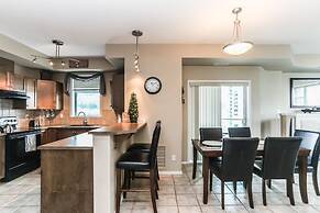 Sunset Waterfront Resort by DKRA