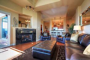 Sunset Waterfront Resort by DKRA