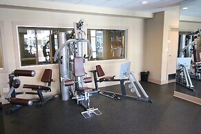 Sunset Waterfront Resort by DKRA