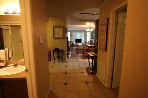 Sunset Waterfront Resort by DKRA