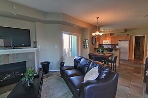 Sunset Waterfront Resort by DKRA