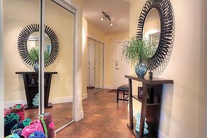 Sunset Waterfront Resort by DKRA