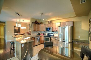 Sunset Waterfront Resort by DKRA