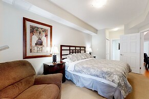 Sunset Waterfront Resort by DKRA