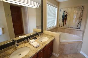 Sunset Waterfront Resort by DKRA