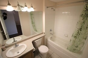 Sunset Waterfront Resort by DKRA