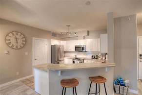 Sunset Waterfront Resort by DKRA