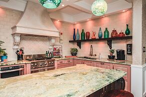 Sunset Waterfront Resort by DKRA