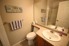 Sunset Waterfront Resort by DKRA