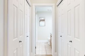 Sunset Waterfront Resort by DKRA