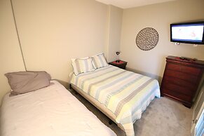 Sunset Waterfront Resort by DKRA