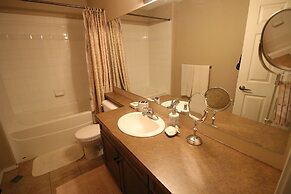 Sunset Waterfront Resort by DKRA