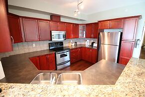 Sunset Waterfront Resort by DKRA