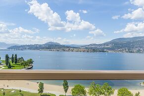 Sunset Waterfront Resort by DKRA