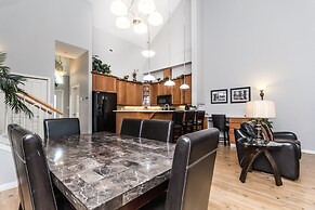 Sunset Waterfront Resort by DKRA