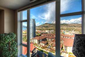 Sunset Waterfront Resort by DKRA