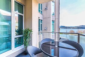 Sunset Waterfront Resort by DKRA