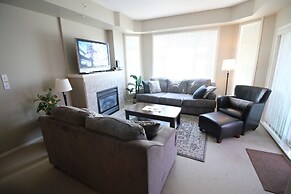 Sunset Waterfront Resort by DKRA