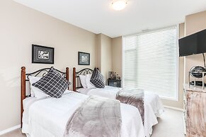 Sunset Waterfront Resort by DKRA