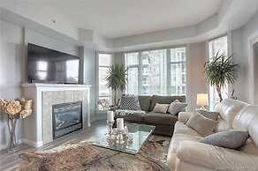 Sunset Waterfront Resort by DKRA