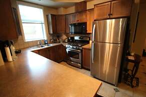 Sunset Waterfront Resort by DKRA