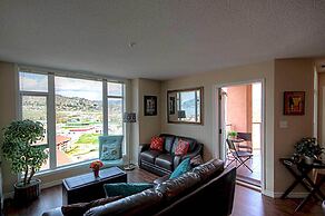 Sunset Waterfront Resort by DKRA