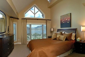 Sunset Waterfront Resort by DKRA