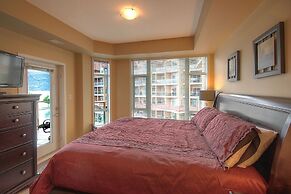 Sunset Waterfront Resort by DKRA