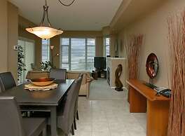 Sunset Waterfront Resort by DKRA