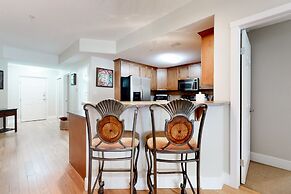 Sunset Waterfront Resort by DKRA