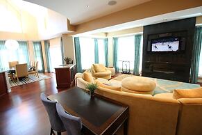 Sunset Waterfront Resort by DKRA