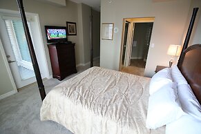 Sunset Waterfront Resort by DKRA