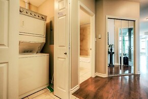 Sunset Waterfront Resort by DKRA