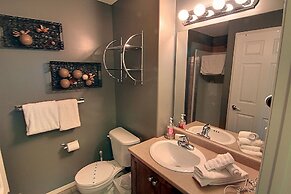 Sunset Waterfront Resort by DKRA