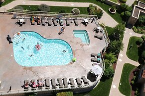 Sunset Waterfront Resort by DKRA