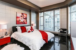 Sunset Waterfront Resort by DKRA