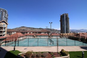 Sunset Waterfront Resort by DKRA