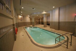 Sunset Waterfront Resort by DKRA