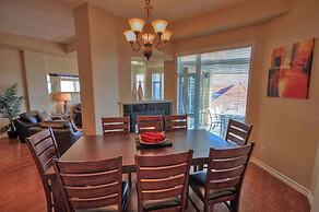 Sunset Waterfront Resort by DKRA