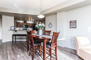 Sunset Waterfront Resort by DKRA