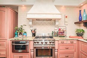 Sunset Waterfront Resort by DKRA