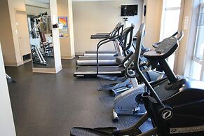 Sunset Waterfront Resort by DKRA