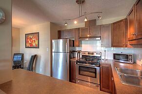 Sunset Waterfront Resort by DKRA