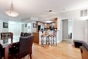 Sunset Waterfront Resort by DKRA